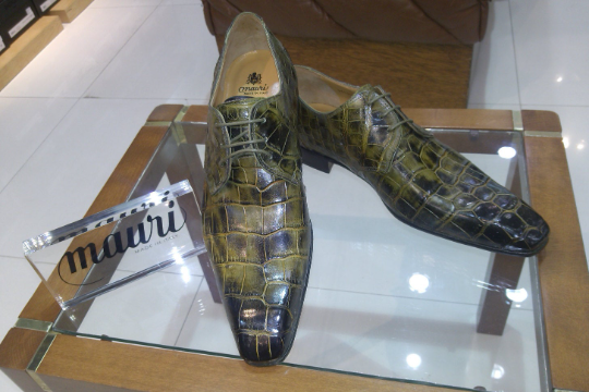 Pelle di coccodrillo integrale, colore verde giungla — Scarpe Mauri